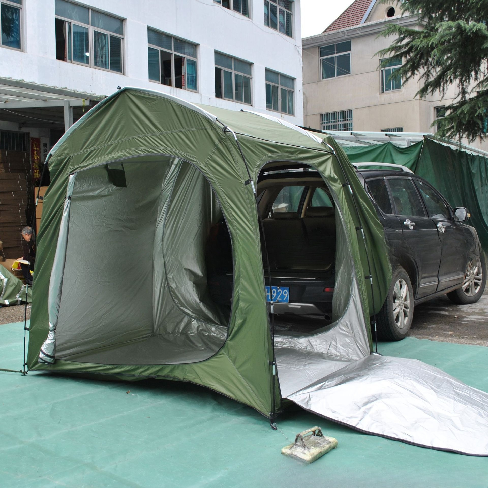 Easy to Store Full-Model Rear  - Emergency Mylar Tent avis et prix